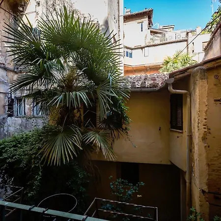 Apartment La Minerva Rome